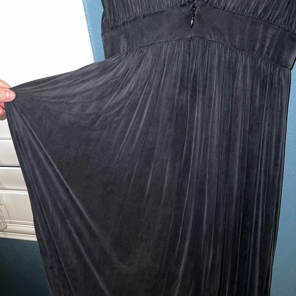 & Other Stories Women Black Plunge Scallop Neck Pleated Maxi Dress - Picture 3 of 8